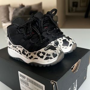 JORDAN 11 RETRO - 6C TODDLER BLACK / GYM RED / SAIL WHITE